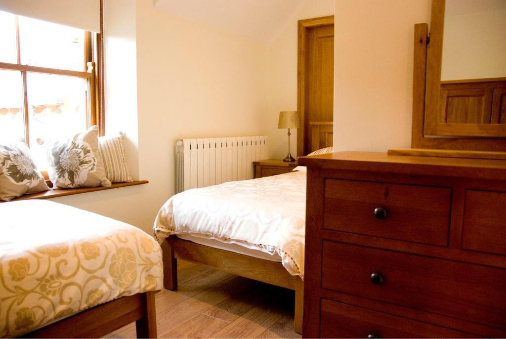 Courtyard Mews 3*